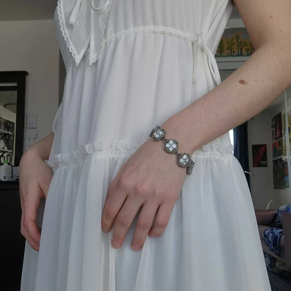 Vintage silver and white mother-of-pearl medieval bracelet - Picture 5 of 13